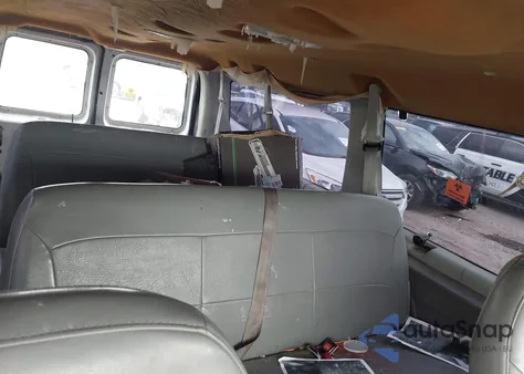 2005 Ford E-350 Super Duty Chateau/Xl/Xlt from USA, damaged, VIN 1FBNE31L05HA05276